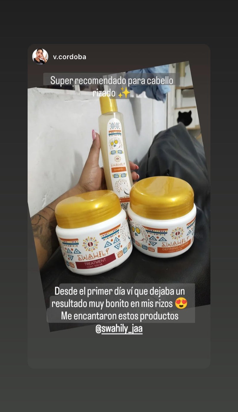 Historia de Instagram de una clienta con el kit: súper recomendado para cabello rizado, desde el primer día vi un resultado muy bonito en mis rizos.