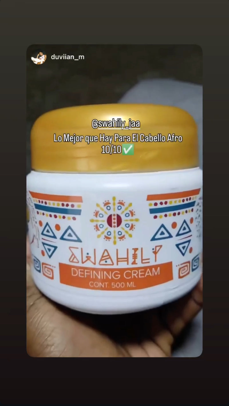 Mensaje de una mamá mostrando los rizos de su bebé con los productos Swahily.