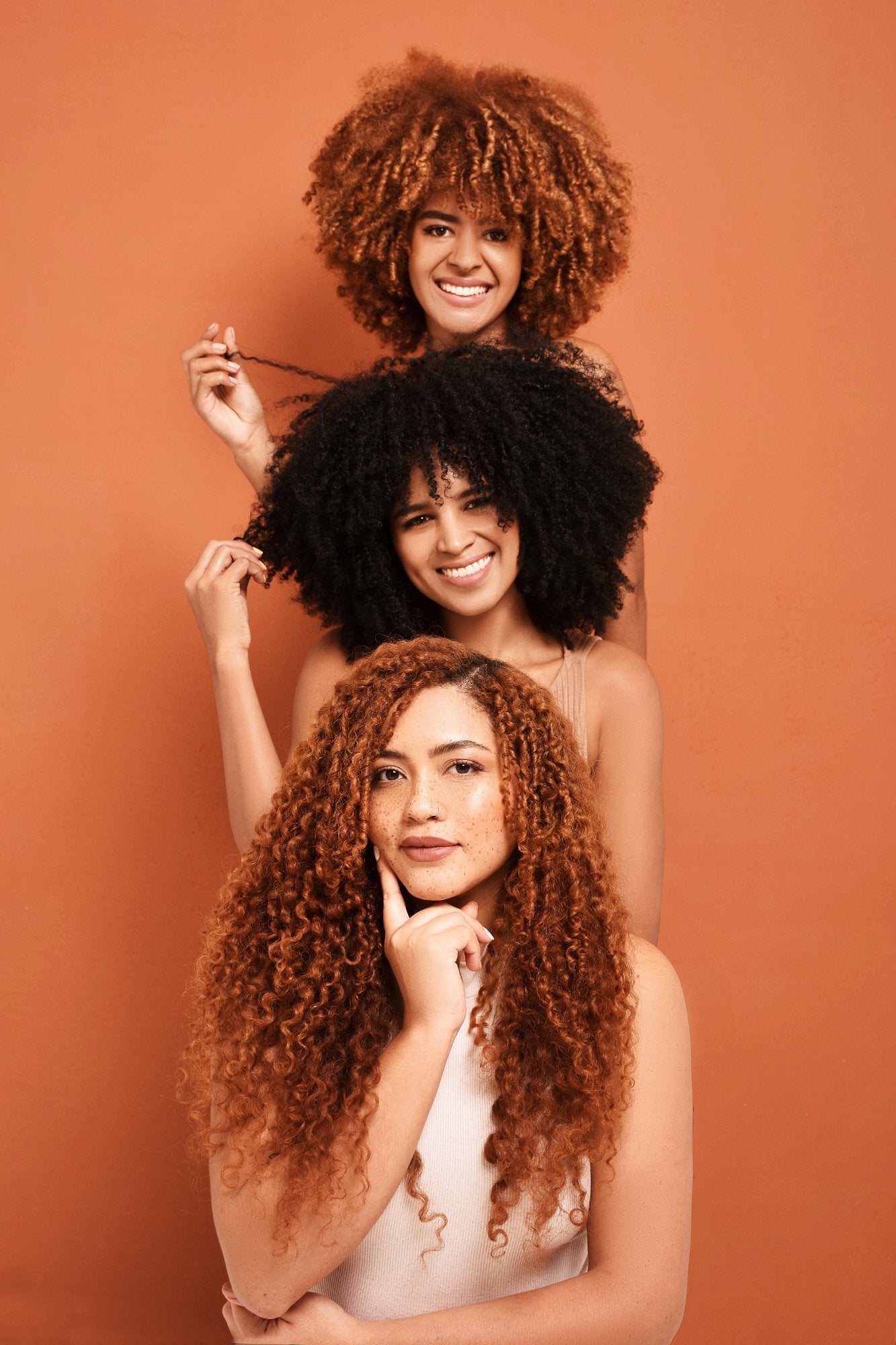 Mujeres con cabello rizado Swahily